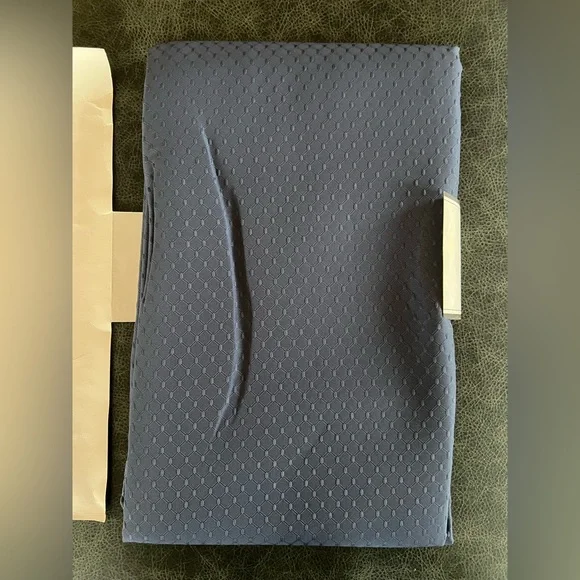 McKenna Tablecloth Microfiber Blue Round 90in - Picture 7 of 7